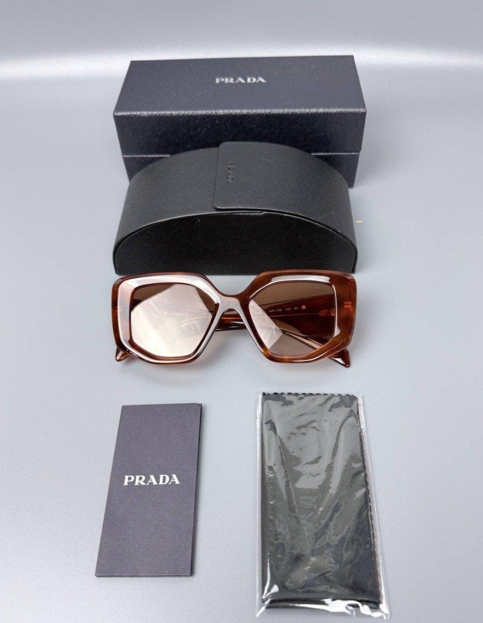 Женские очки PRADA Catwalk Sunglasses