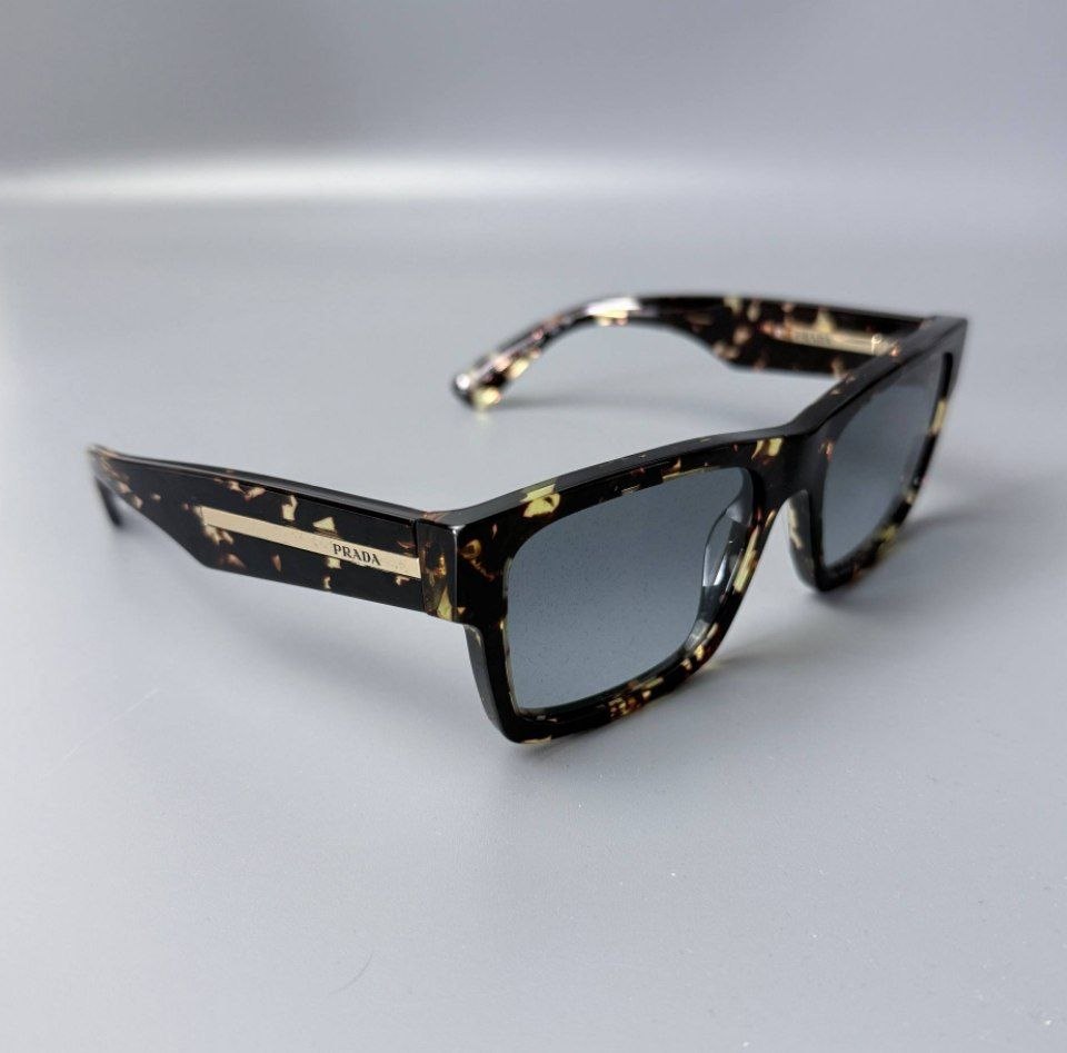 Очки PRADA Sunglasses with Iconic Metal Plaque 'Black Malt Tortoise'