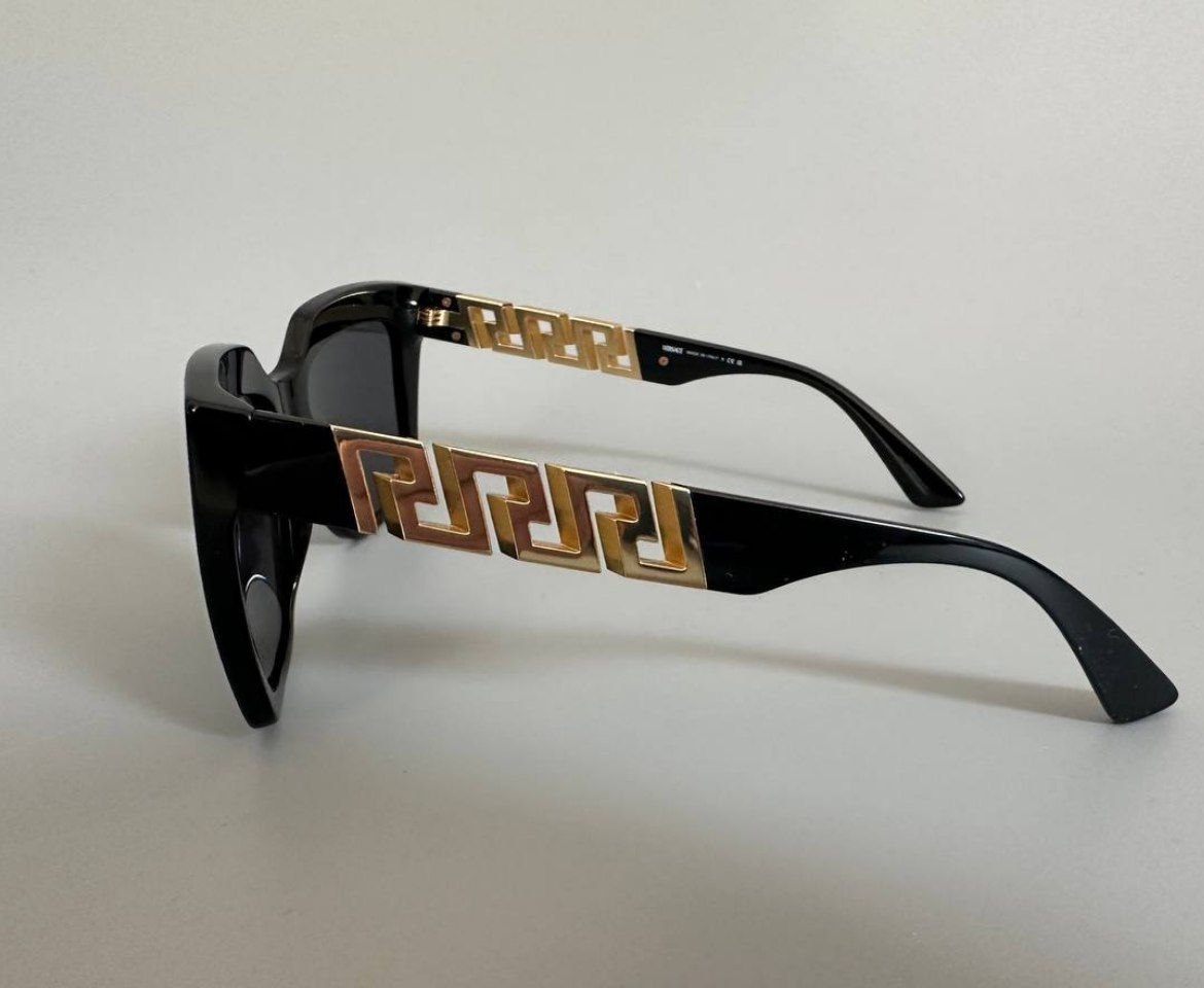 Женские очки Versace Greca Square Sunglasses