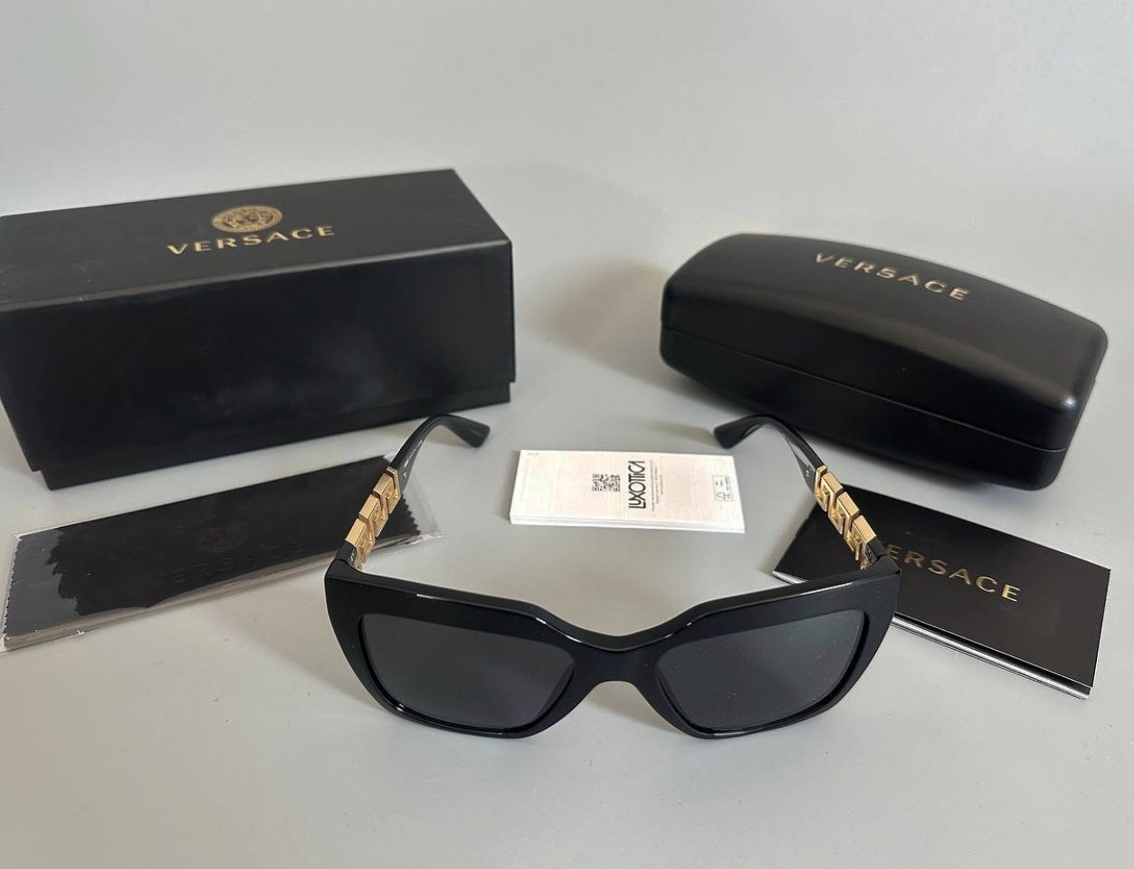 Женские очки Versace Greca Square Sunglasses