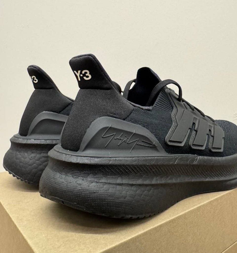 Женские кроссовки Y-3 Ultraboost 5 Core Black