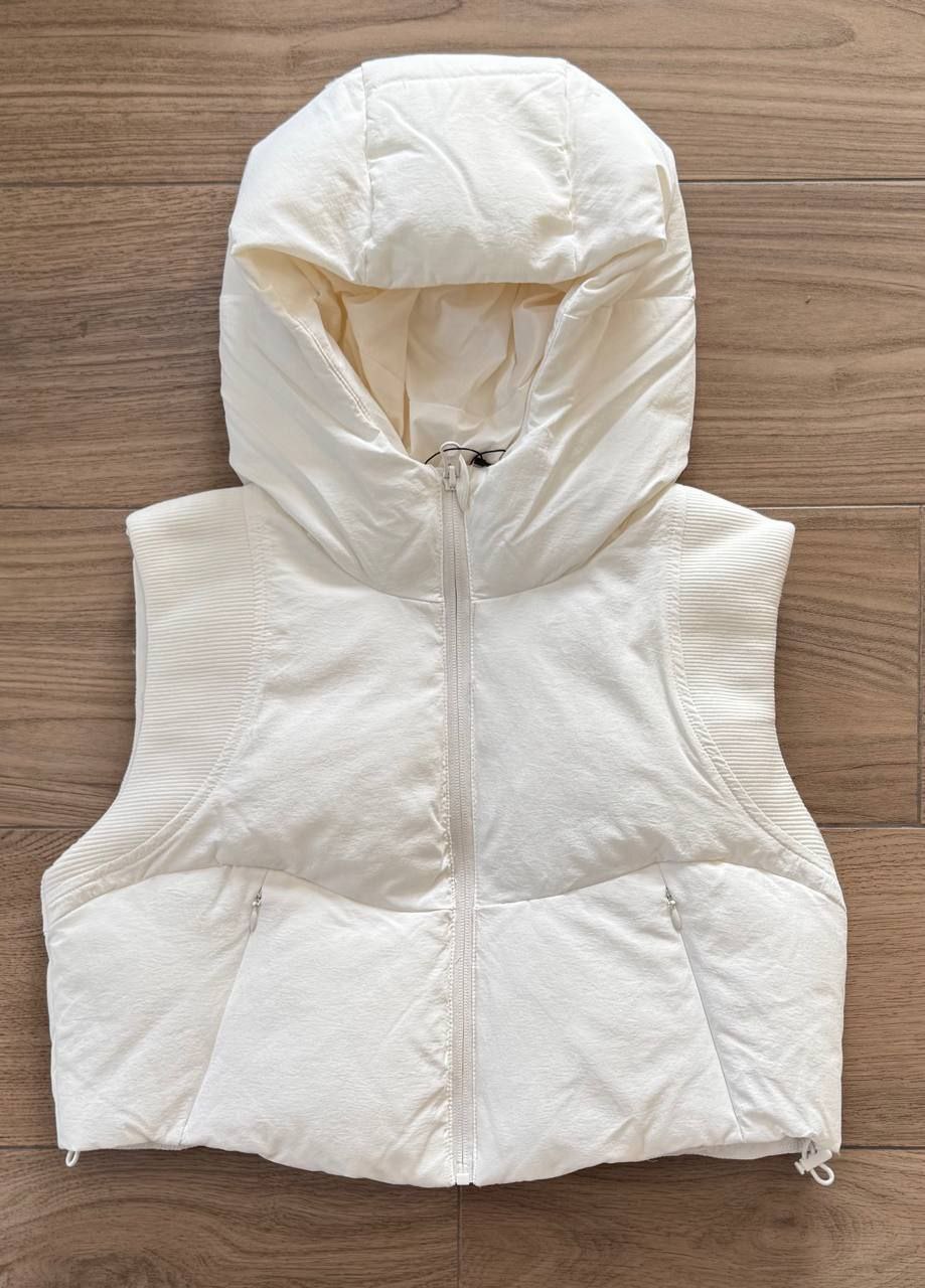 Женский жилет Alo Yoga Fast Lane Puffer Vest 'Ivory'