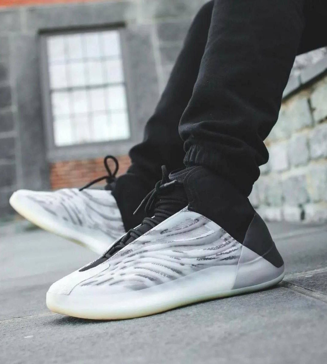 Кроссовки Adidas Yeezy QNTM BSKTBL 'Quantum'