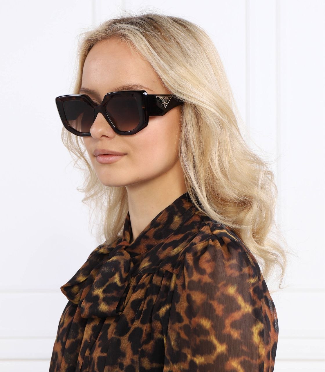 Женские очки PRADA Symbole  Tortoise Sunglasses
