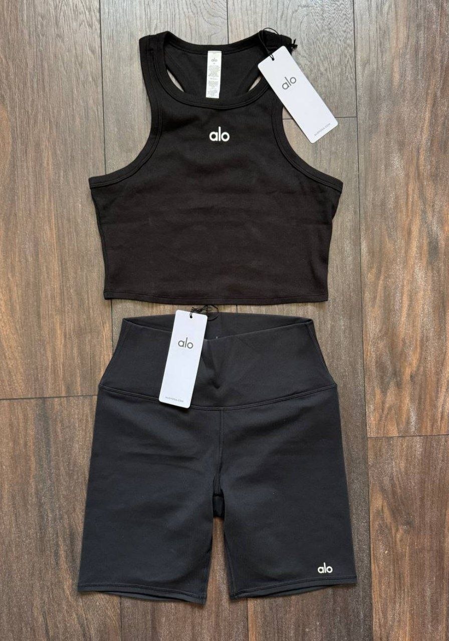 Женский спортивный комплект Alo Yoga Aspire Tank + High-Waist Biker Short