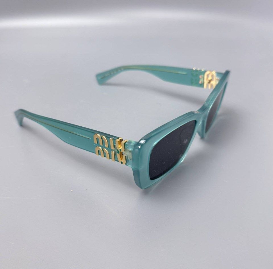 Женские очки Miu Miu Rectangular Sunglasses 'Opal Anise'