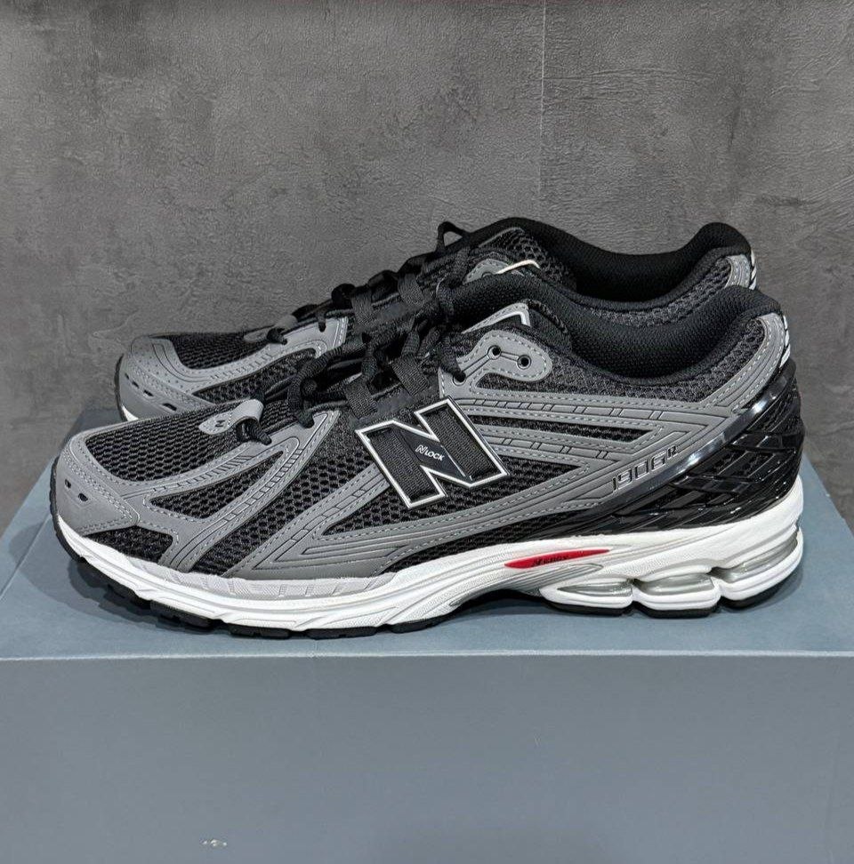 Кроссовки New Balance 1906R 'Black Team Red Castlerock'