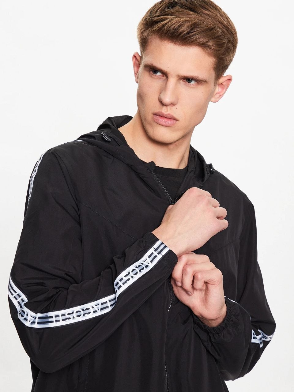 Куртка - ветровка Lacoste Short Water Repellent Jacket