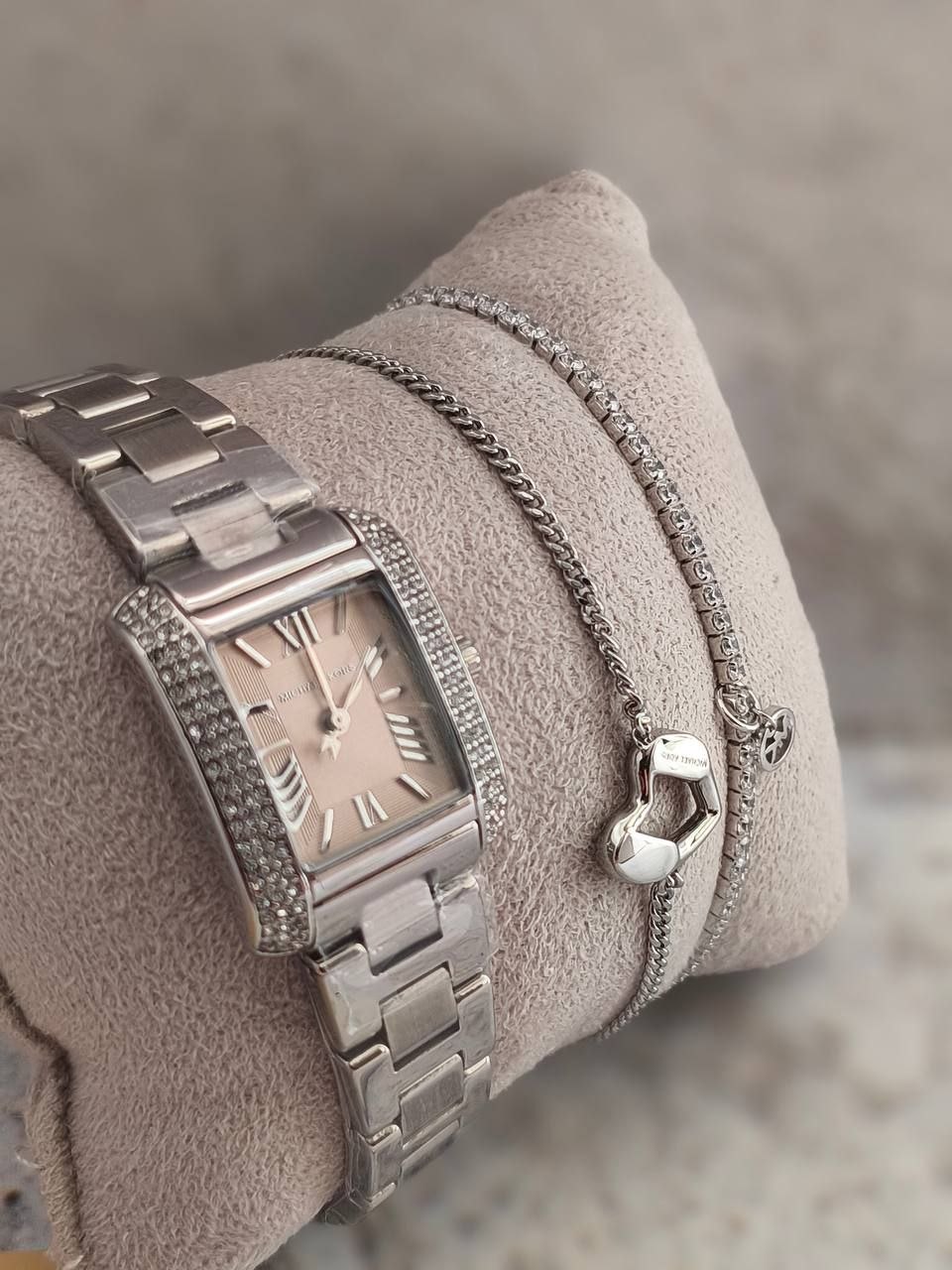 Часы и ювелирный набор Michael Kors Mini Emery Pavé Watch and Bracelet Gift Set 'Silver'