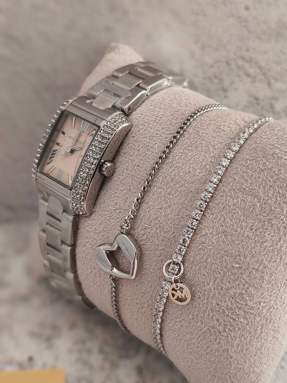 Часы и ювелирный набор Michael Kors Mini Emery Pavé Watch and Bracelet Gift Set 'Silver'