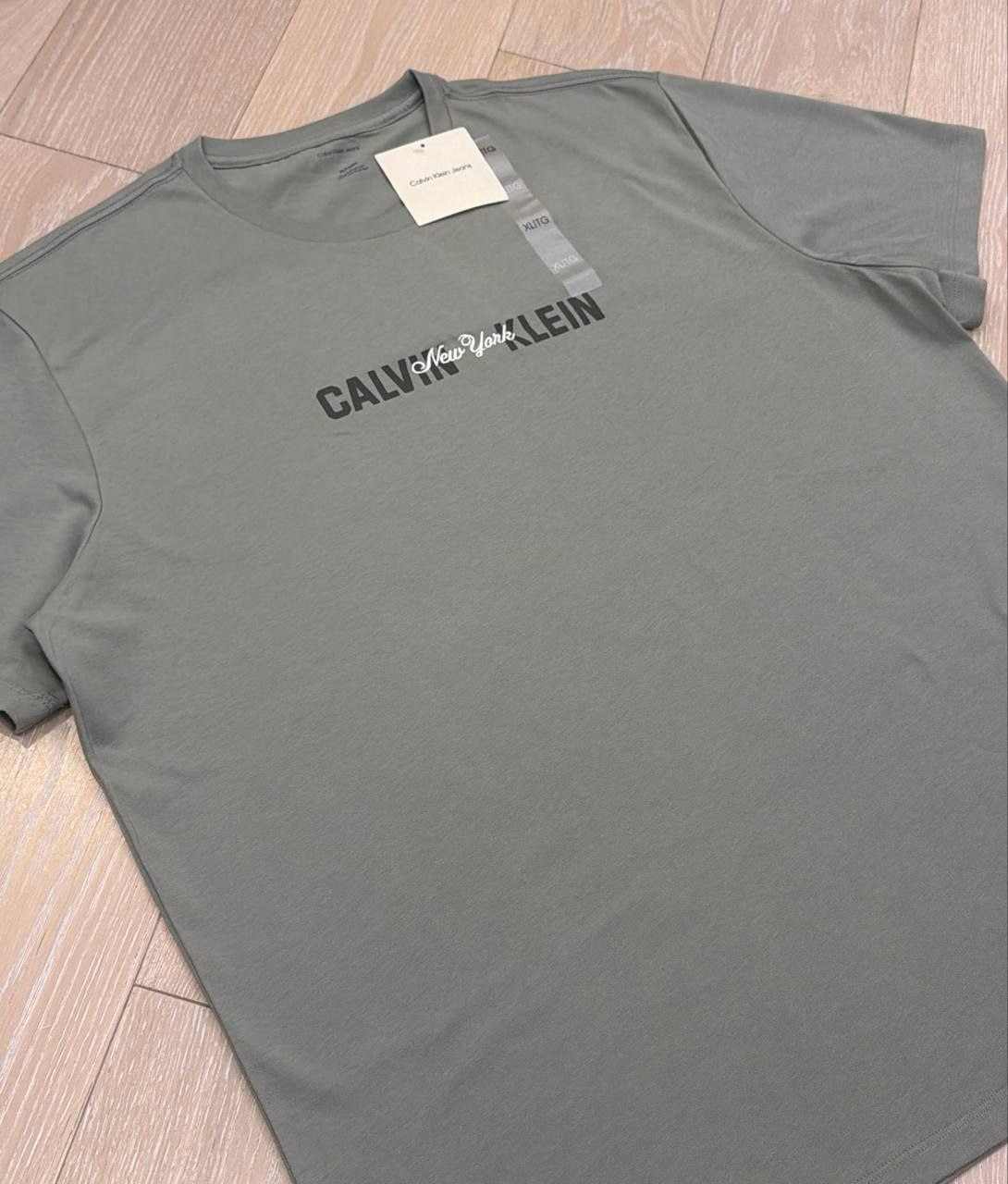 Футболка Calvin Klein New York Script Logo Graphic Classic Tee