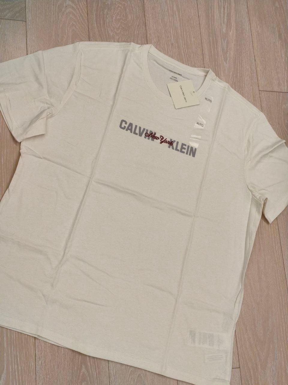 Футболка Calvin Klein New York Script Logo Graphic Classic Tee