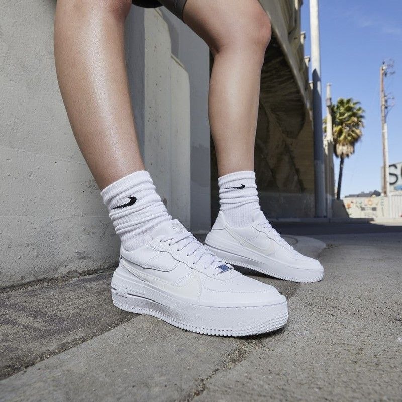 Женские кроссовки Nike Air Force 1 PLT.AF.ORM 'Triple White'