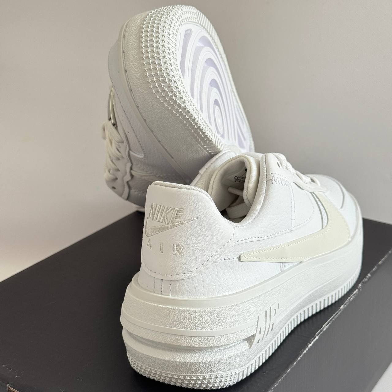 Женские кроссовки Nike Air Force 1 PLT.AF.ORM 'Triple White'