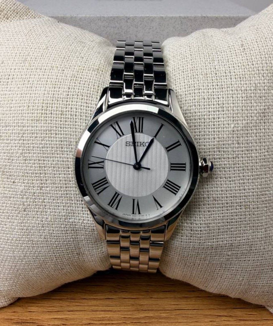 Женские часы Seiko Essentials 'Silver White Dial'