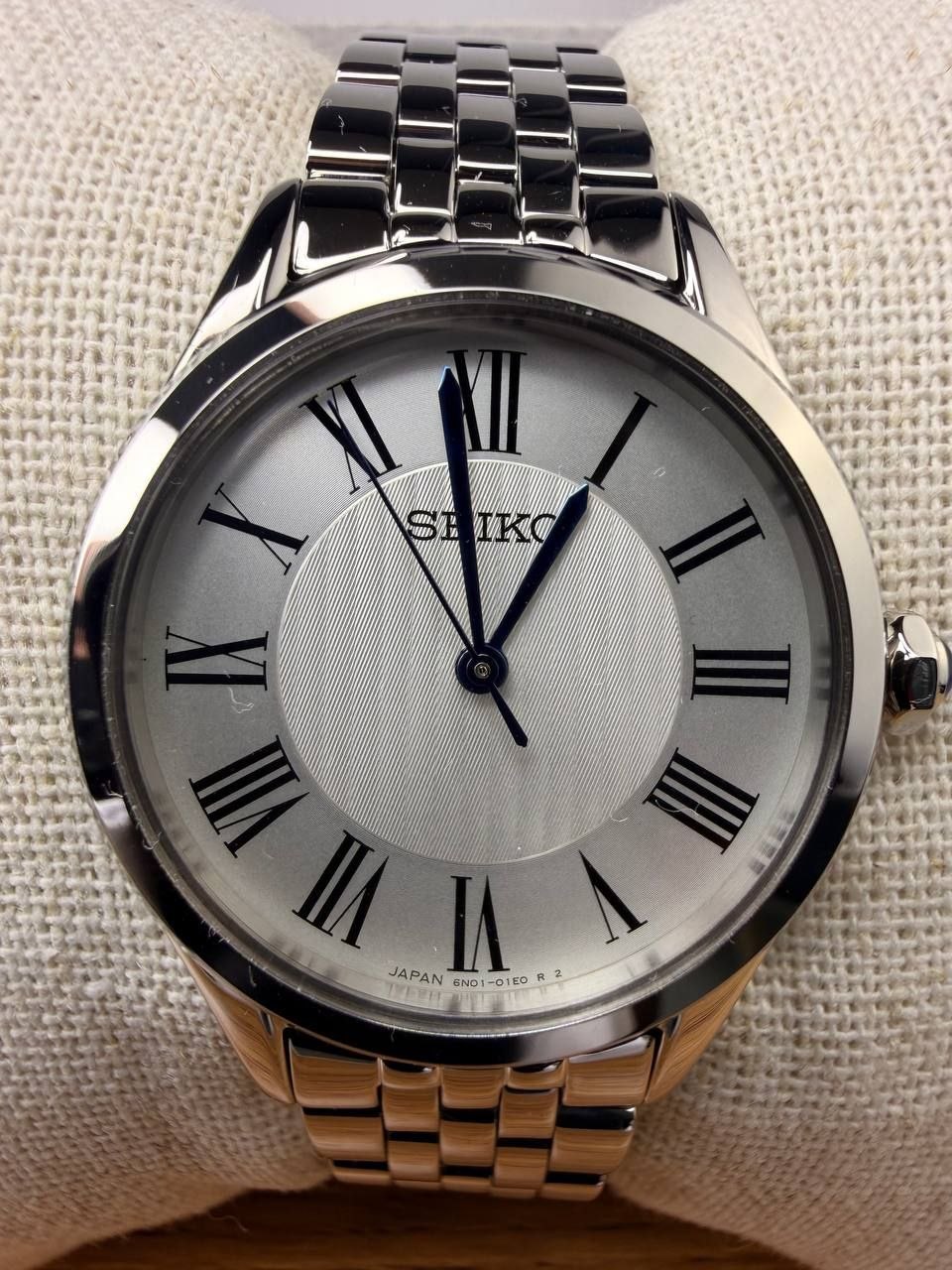 Женские часы Seiko Essentials 'Silver White Dial'