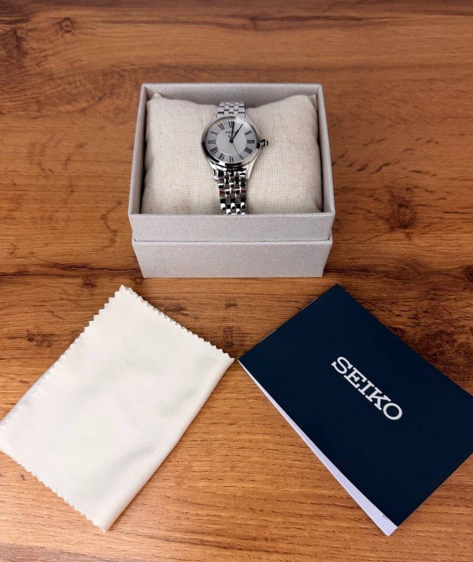 Женские часы Seiko Essentials 'Silver White Dial'