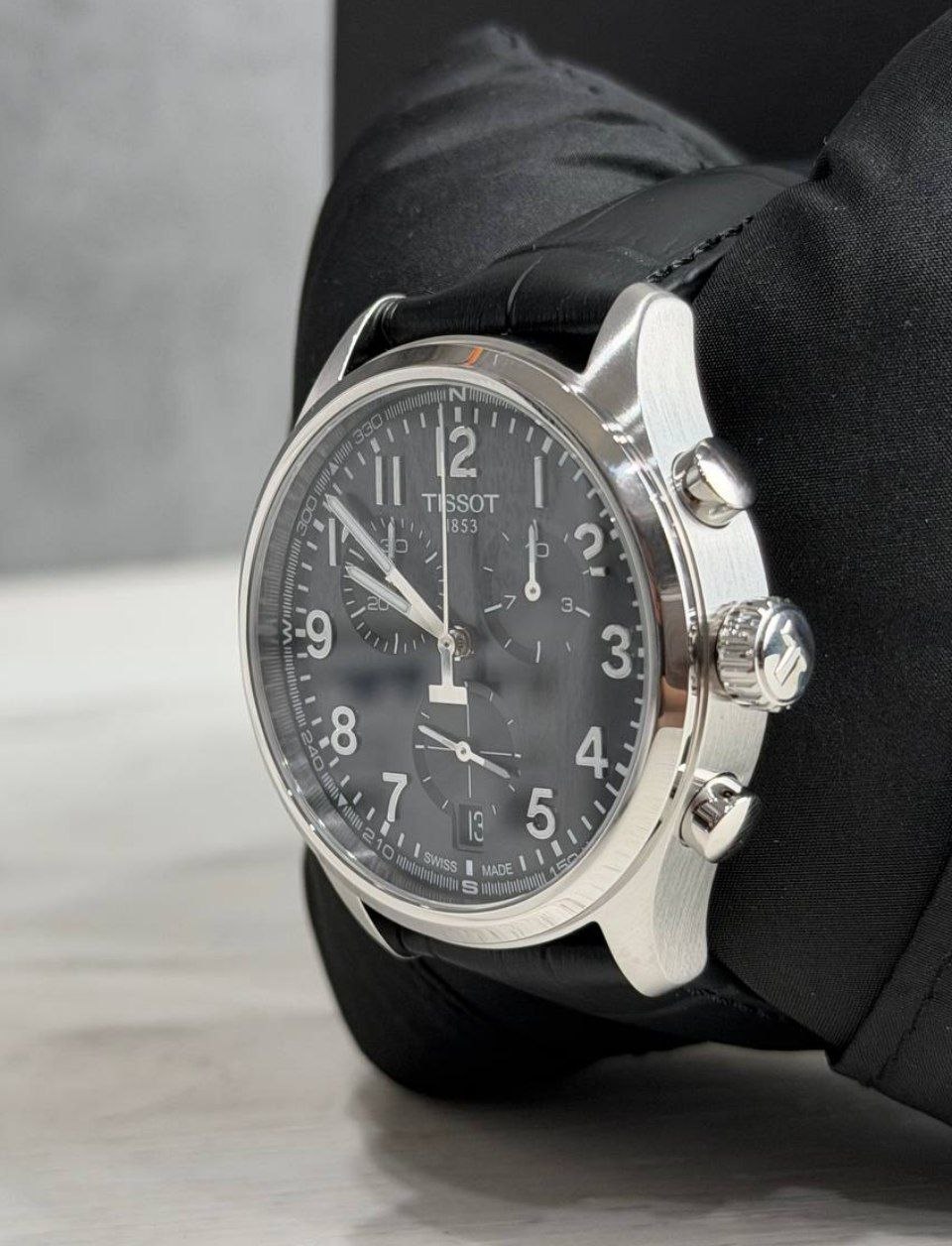 Часы Tissot Chrono 42mm Watch