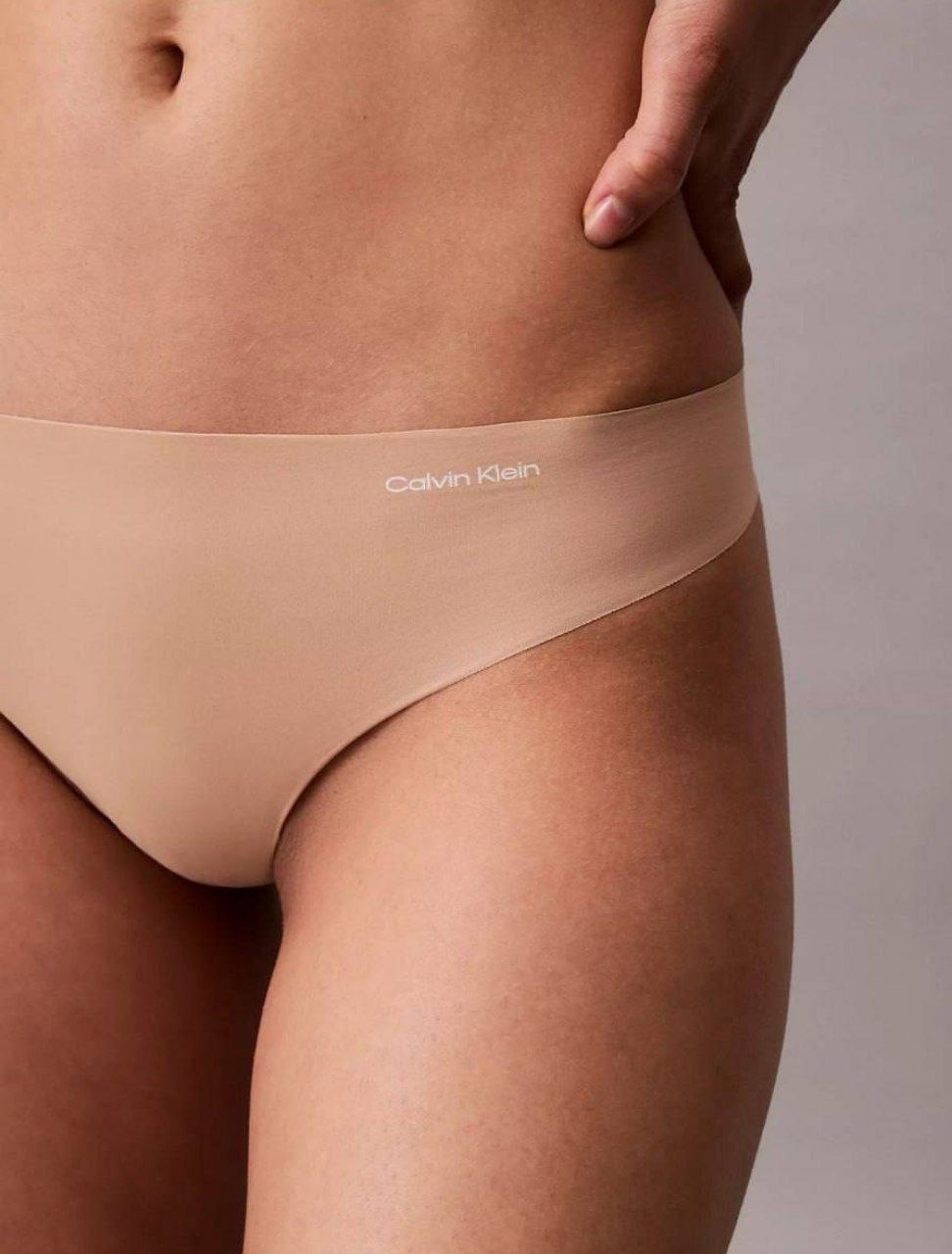 Набор трусиков Calvin Klein Invisibles 3 Pack Thong