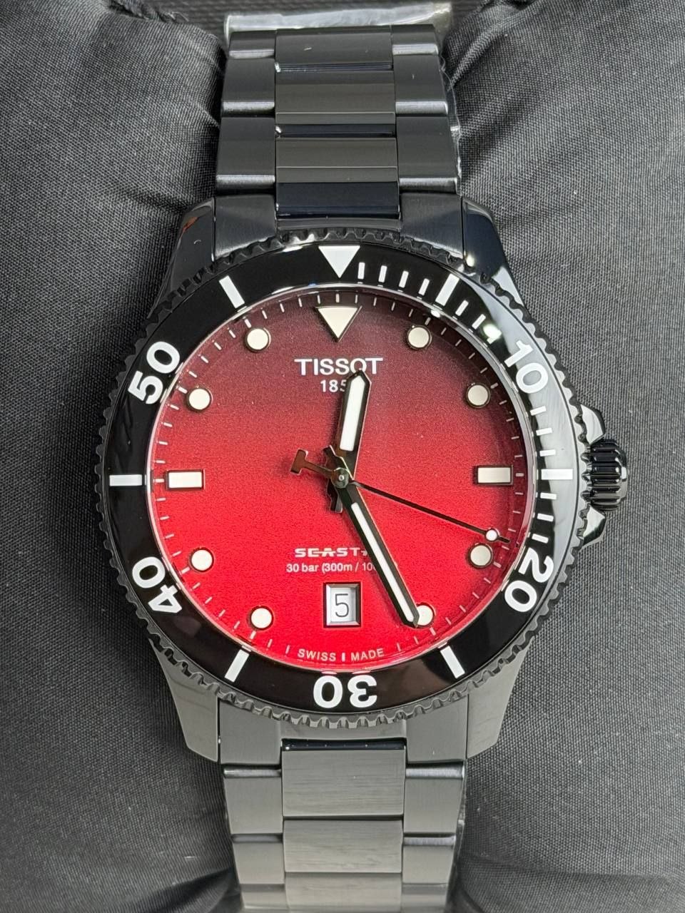 Часы Tissot Seastar 1000 Quartz 'Graded Red-Black'