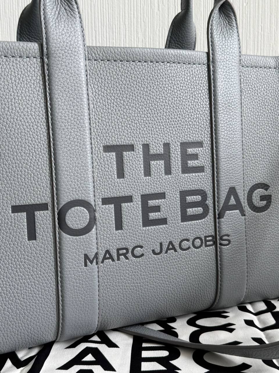 Сумка Marc Jacobs The Leather Medium Tote Bag