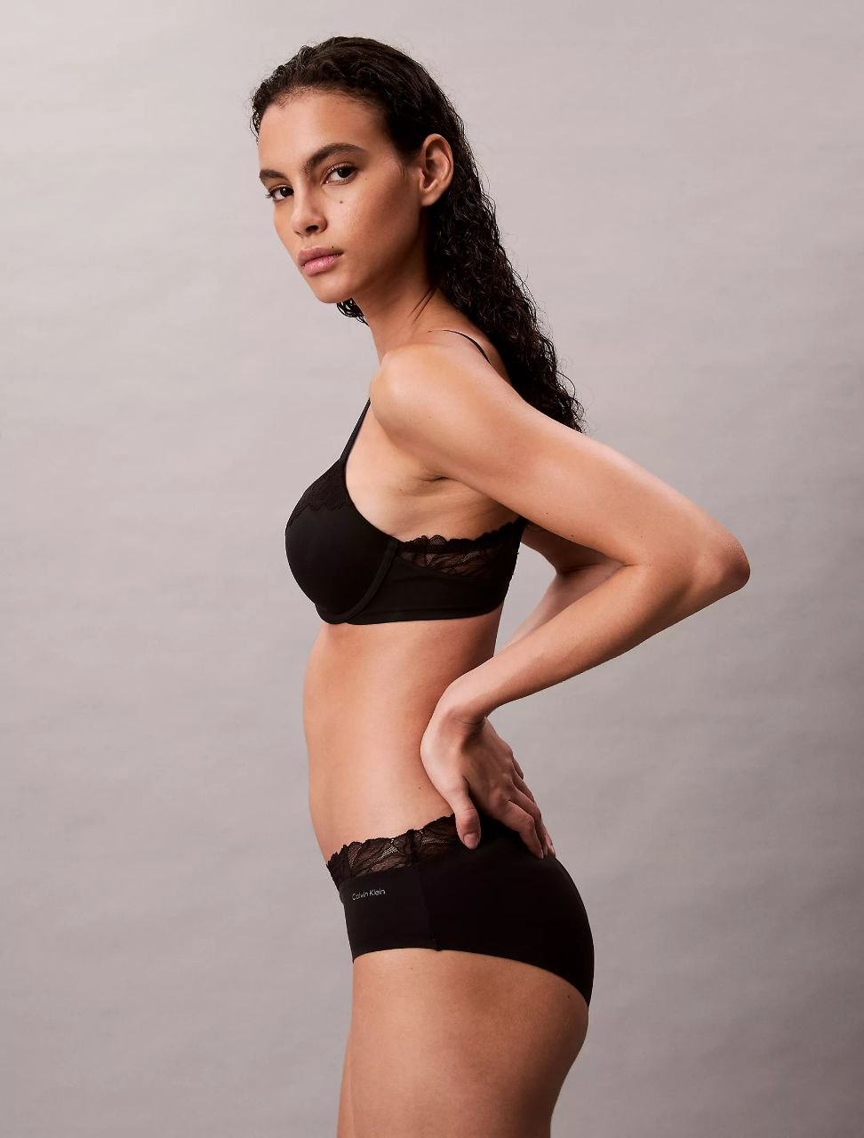 Комплект белья Calvin Klein Perfectly Fit Lace Bra + Hipster 'Black'