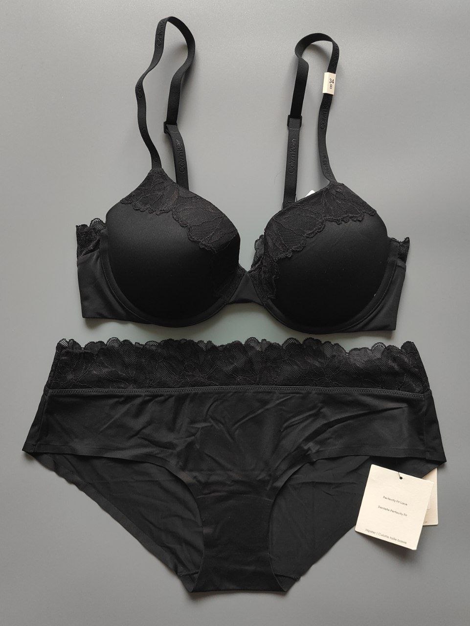 Комплект белья Calvin Klein Perfectly Fit Lace Bra + Hipster 'Black'