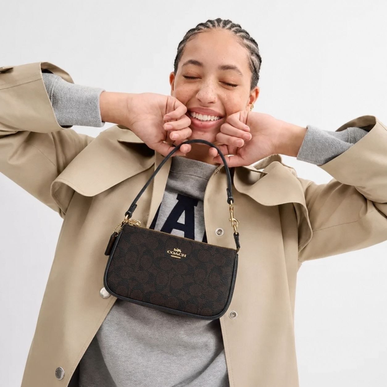 Женский клатч Coach Nolita 19 'Signature Canvas'