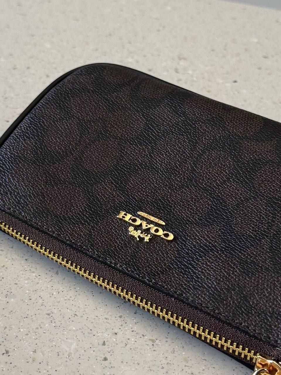 Женский клатч Coach Nolita 19 'Signature Canvas'