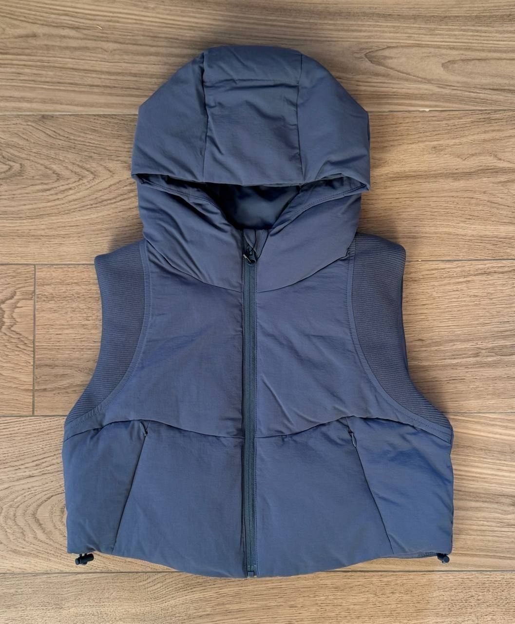 Женский жилет Alo Yoga Fast Lane Puffer Vest