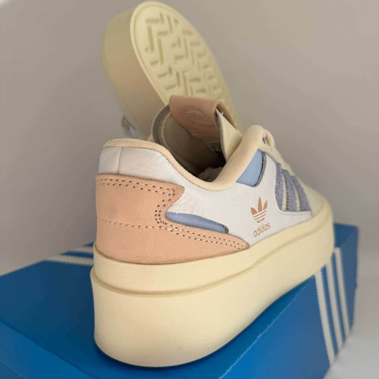Женские кроссовки adidas Originals Forum Bonega W 'Off White Blue Dawn Bliss Orange'