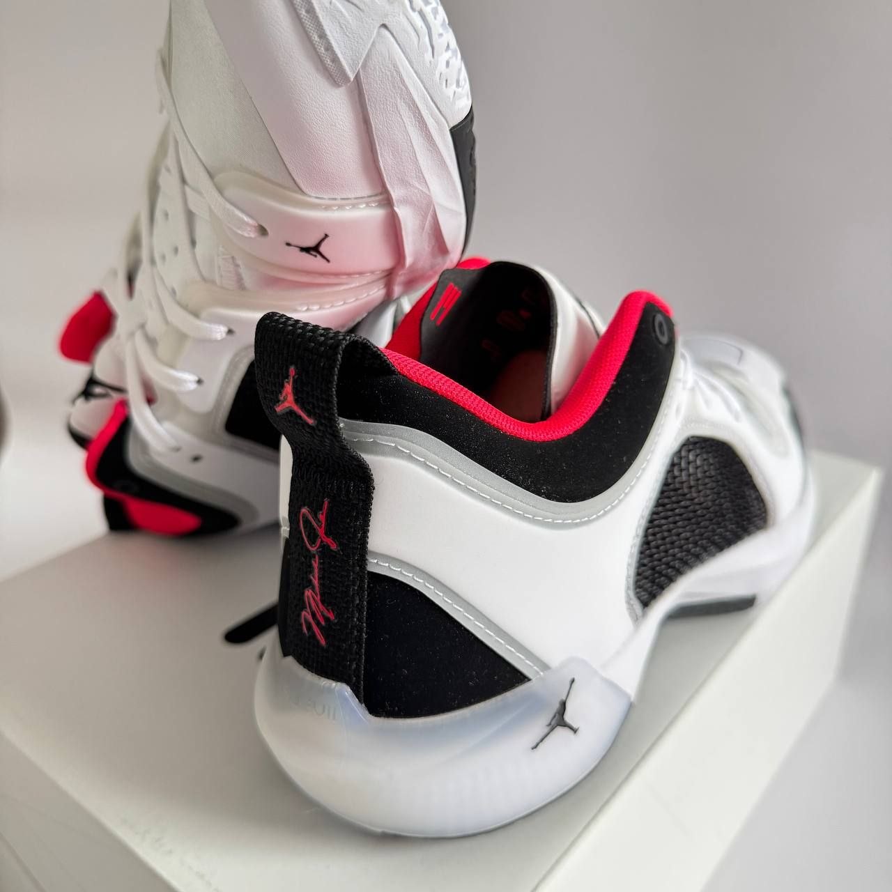 Кроссовки Nike Air Jordan 37 Low 'Siren Red'