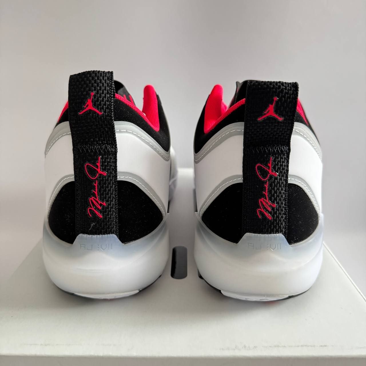 Кроссовки Nike Air Jordan 37 Low 'Siren Red'