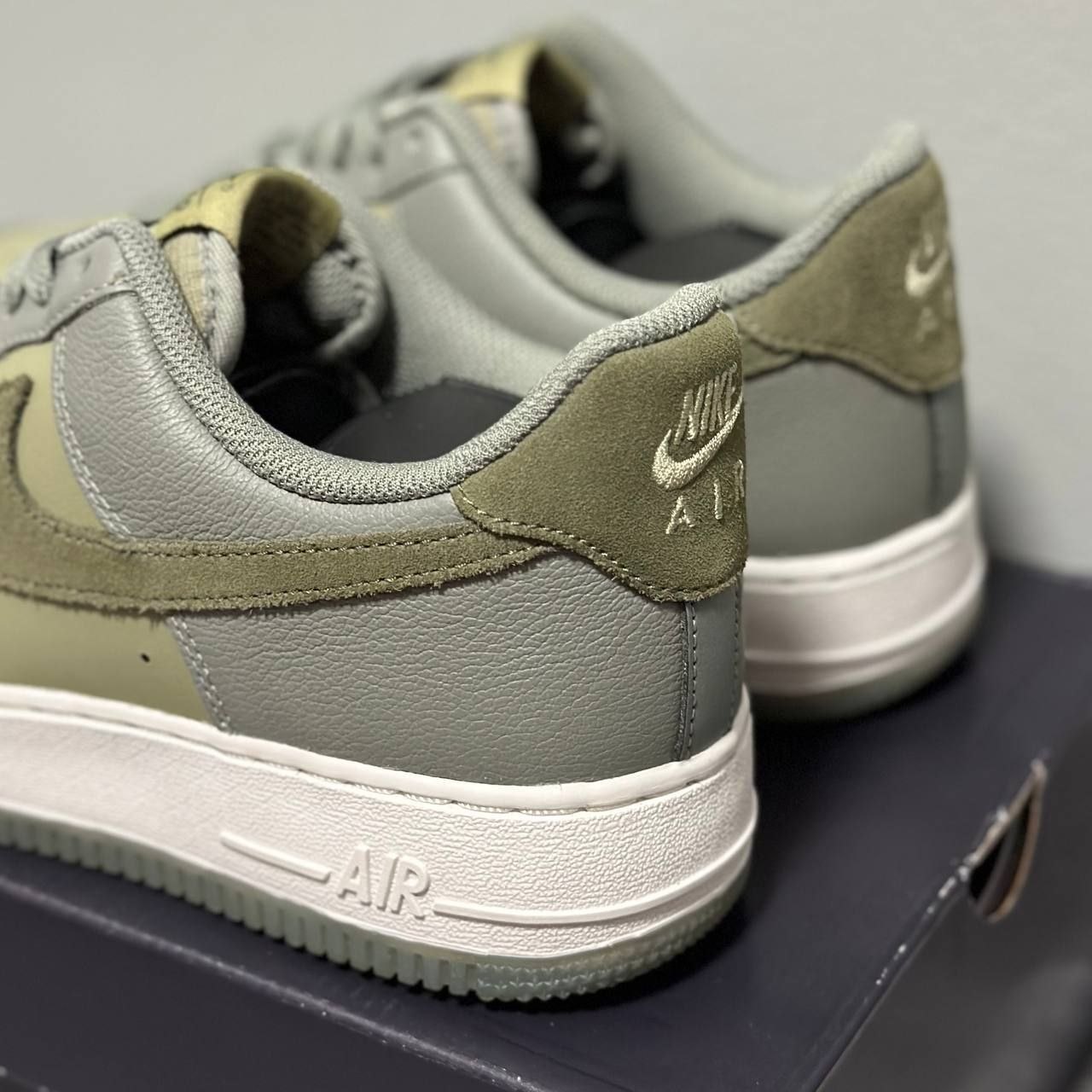 Женские кроссовки Nike Air Force 1’07 LV8 Low 'Dark Stucco’