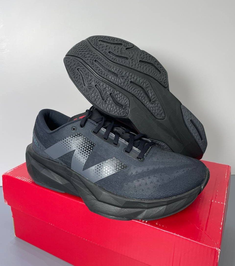 Кроссовки New Balance FuelCell Rebel v4 'Magnet Black'