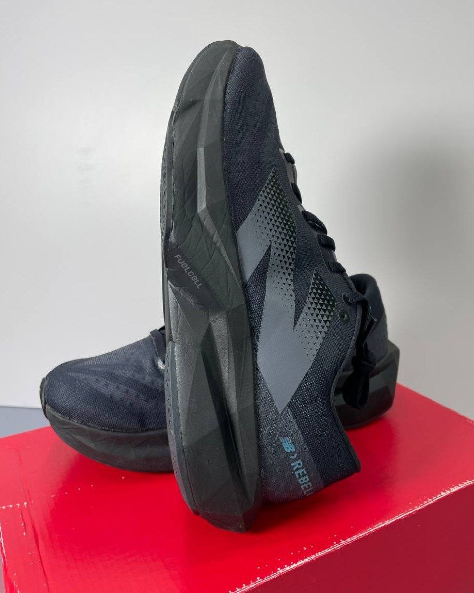 Кроссовки New Balance FuelCell Rebel v4 'Magnet Black'