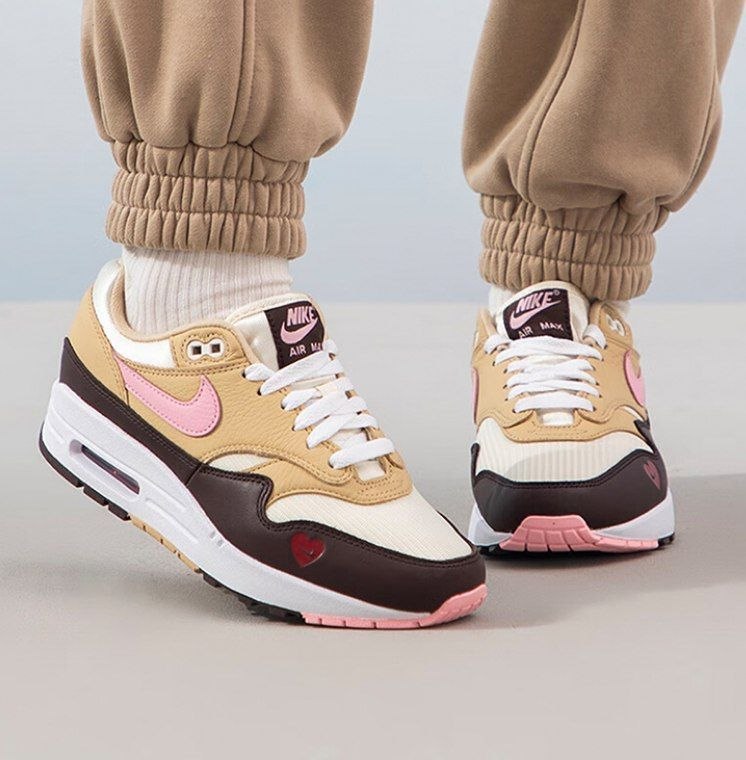 Женские кроссовки Nike Air Max 1 'Valentine’s Day'