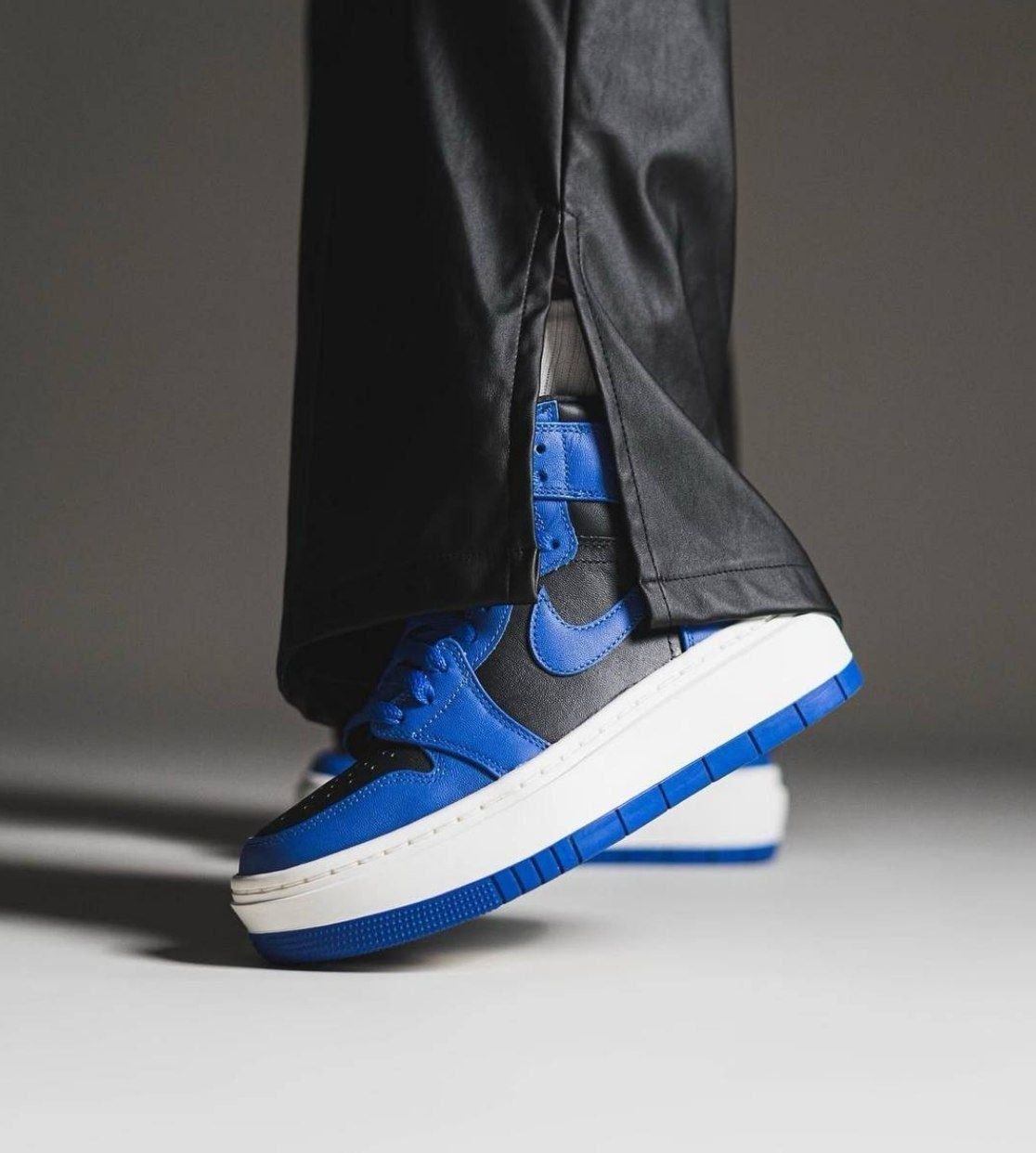 Женские кроссовки Jordan 1 High Elevate 'Hyper Royal'