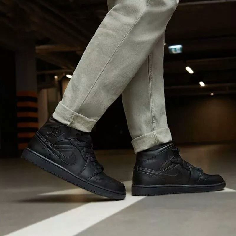 Кроссовки Air Jordan 1 Mid 'Triple Black'