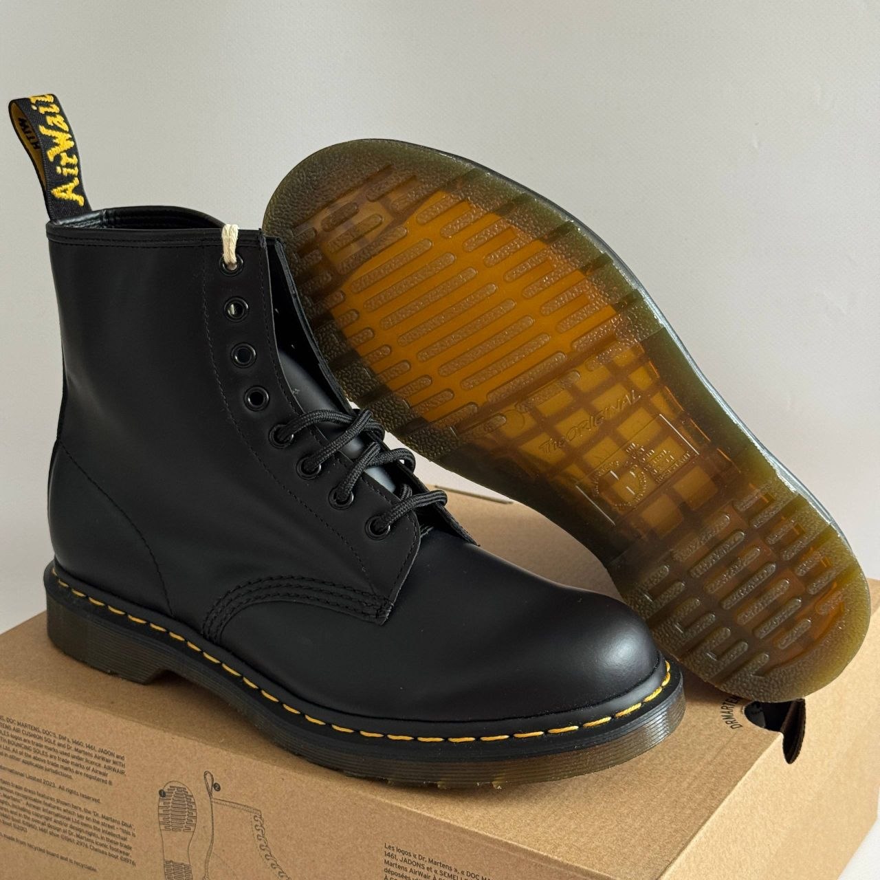 Женские ботинки Dr Martens 1460 Black Smooth 8-eye Boots