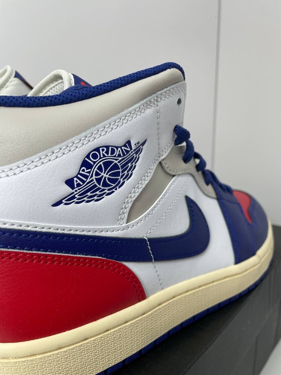 Кроссовки Air Jordan 1 Mid 'Rare Air'
