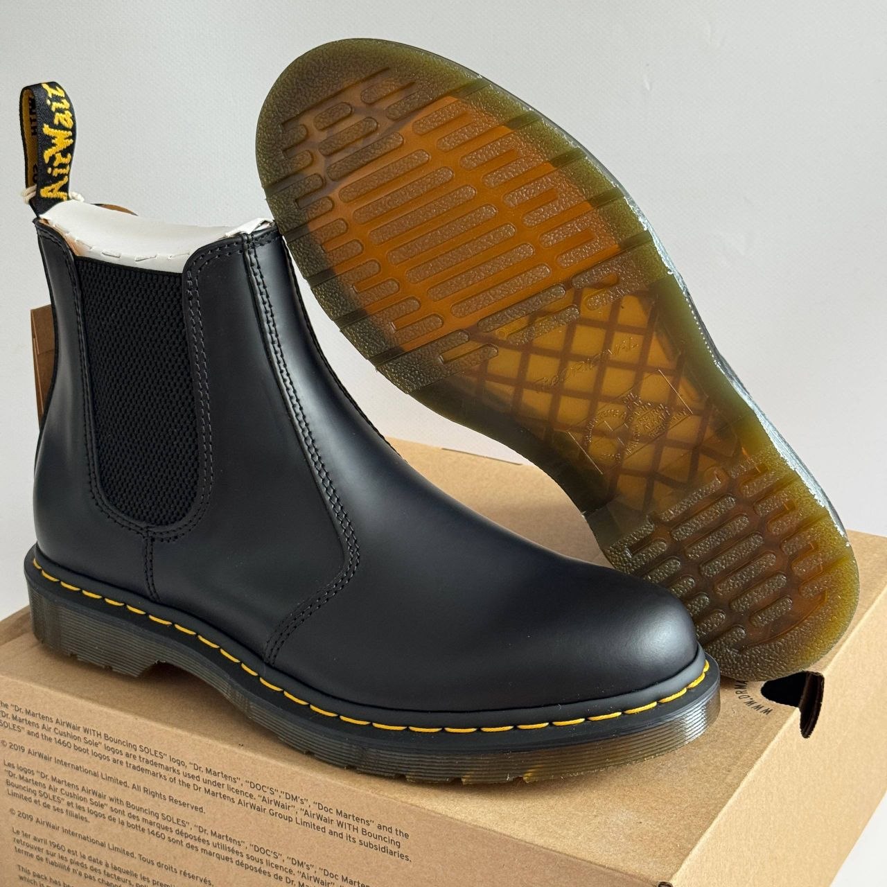 Ботинки Dr. Martens 2976 Yellow Stitch Smooth Leather Chelsea 'Black'