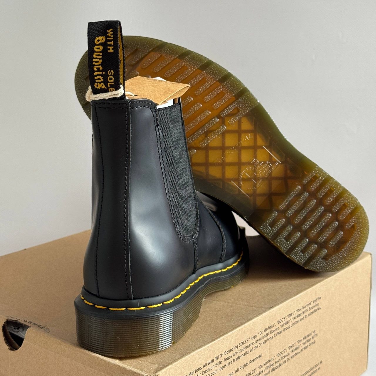 Ботинки Dr. Martens 2976 Yellow Stitch Smooth Leather Chelsea 'Black'