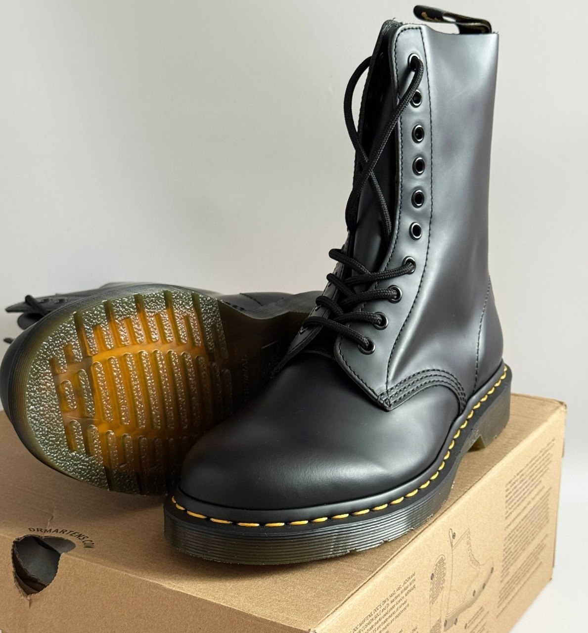 Женские ботинки Dr Martens 1490 Smooth Leather Mid Calf Boot 'Black'