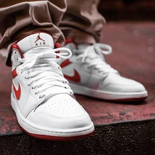 Кроссовки Air Jordan 1 Mid SE 'Dune Red'