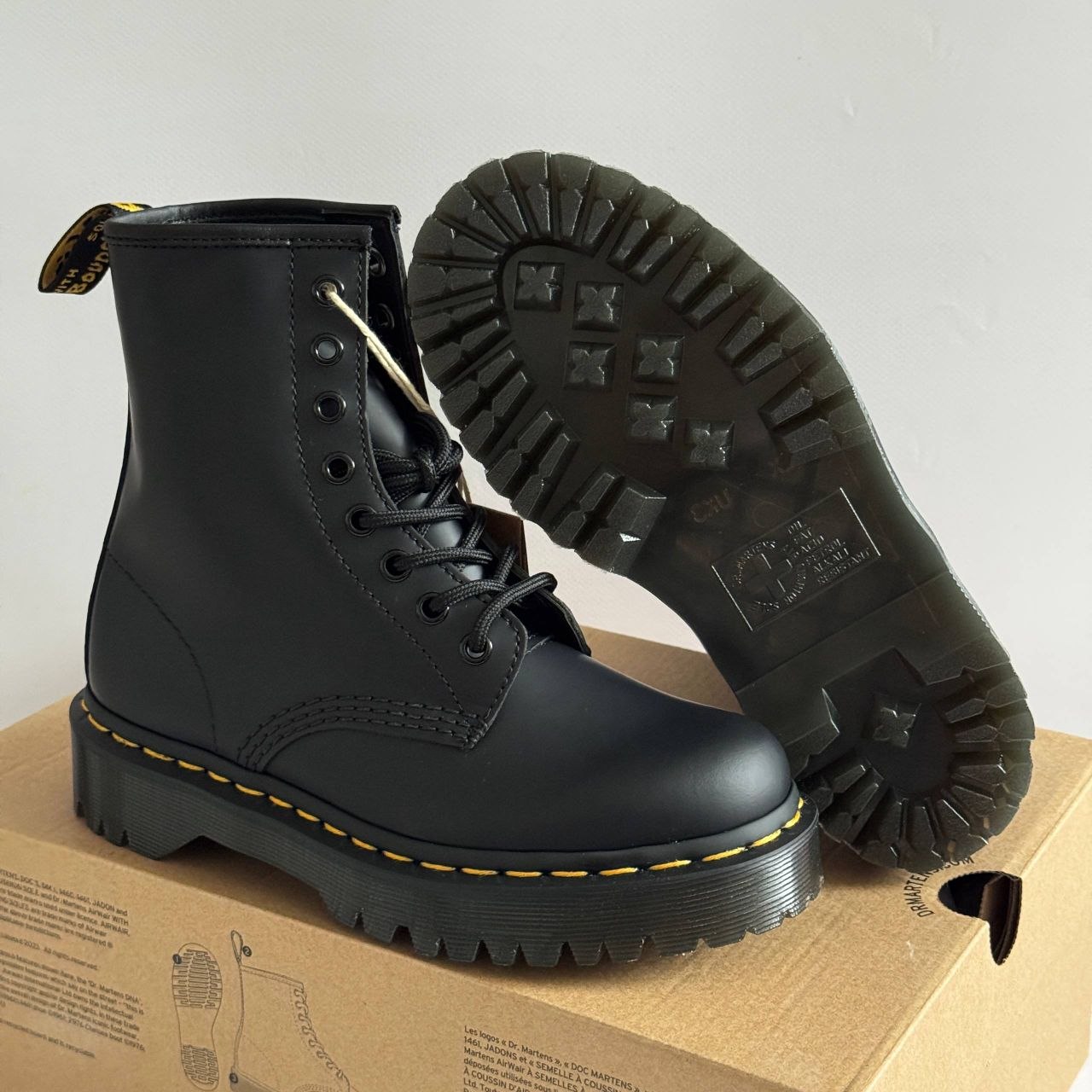Женские ботинки Dr. Martens 1460 Bex Smooth Leather Platform Boot
