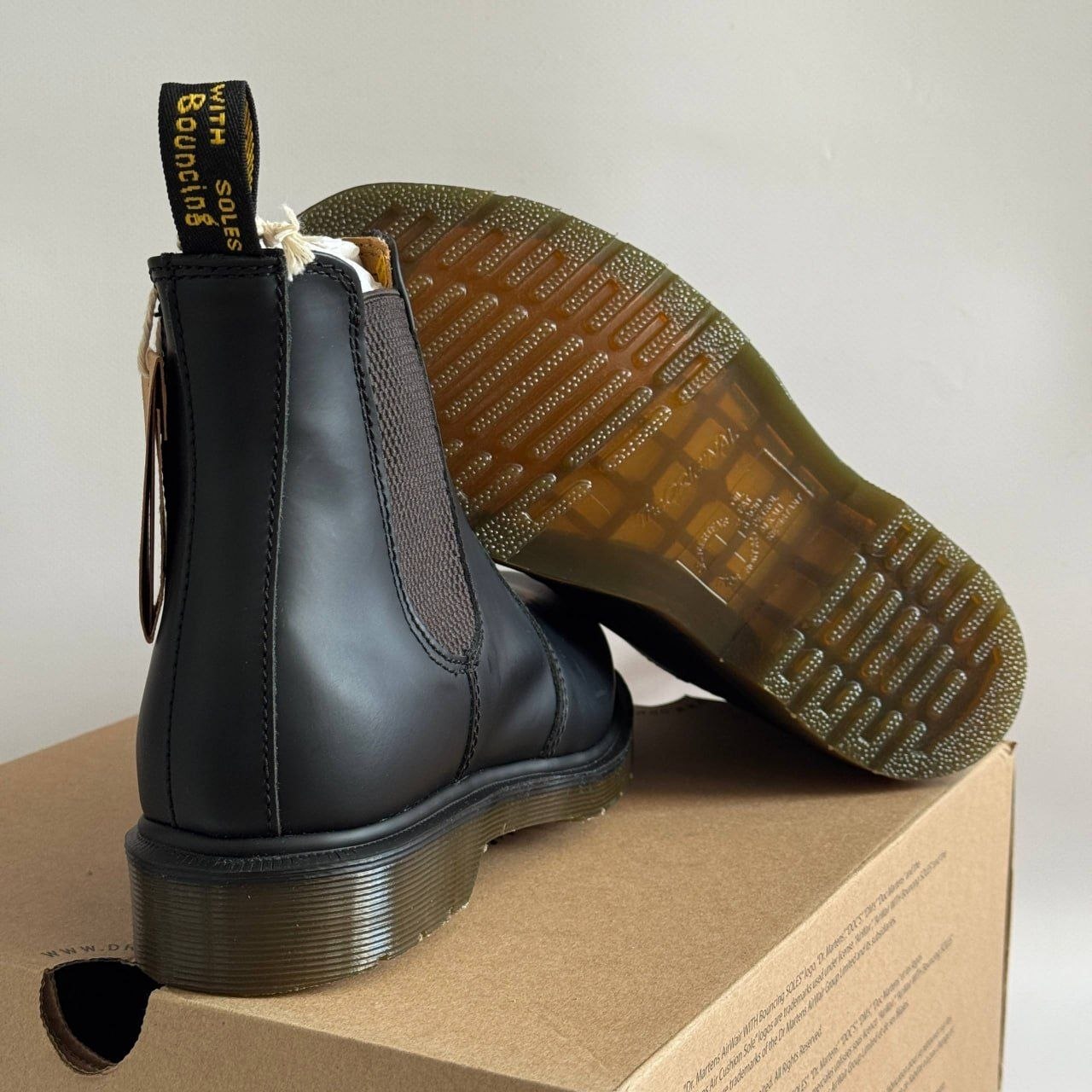 Женские ботинки Dr. Martens 2976 Smooth Leather Chelsea in Black