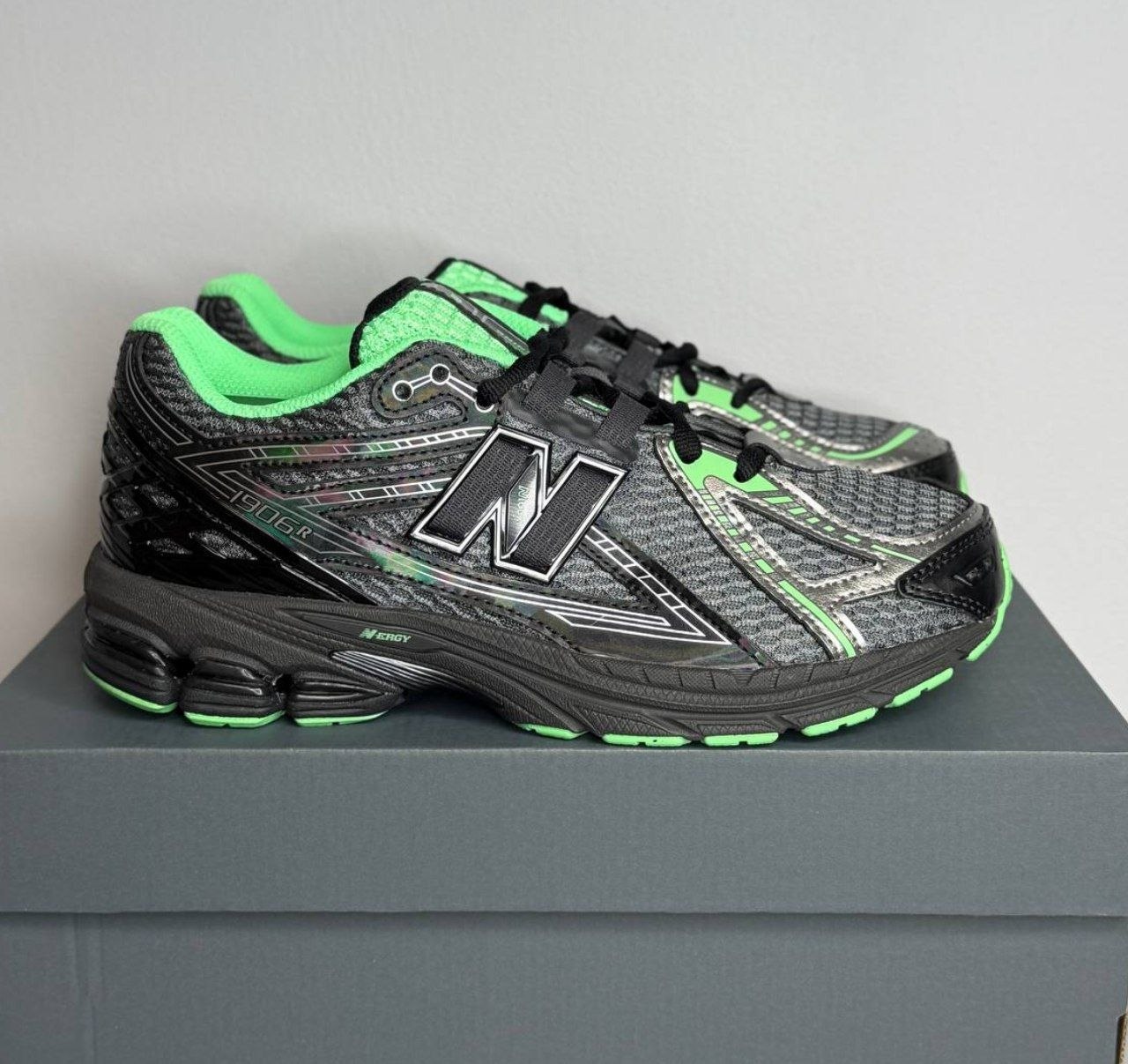 Женские / подростковые кроссовки New Balance 1906R 'Dark Silver Metallic'