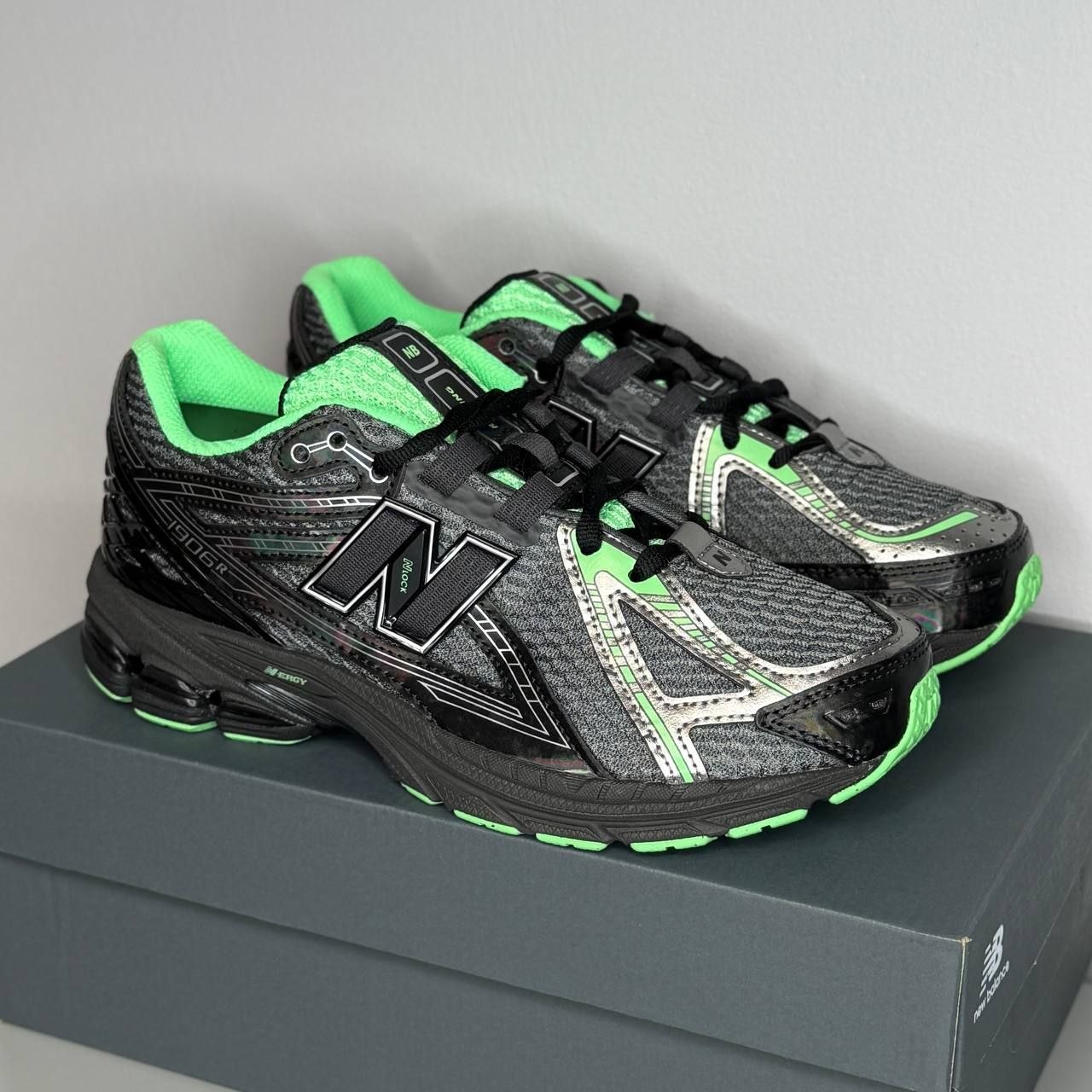 Женские / подростковые кроссовки New Balance 1906R 'Dark Silver Metallic'