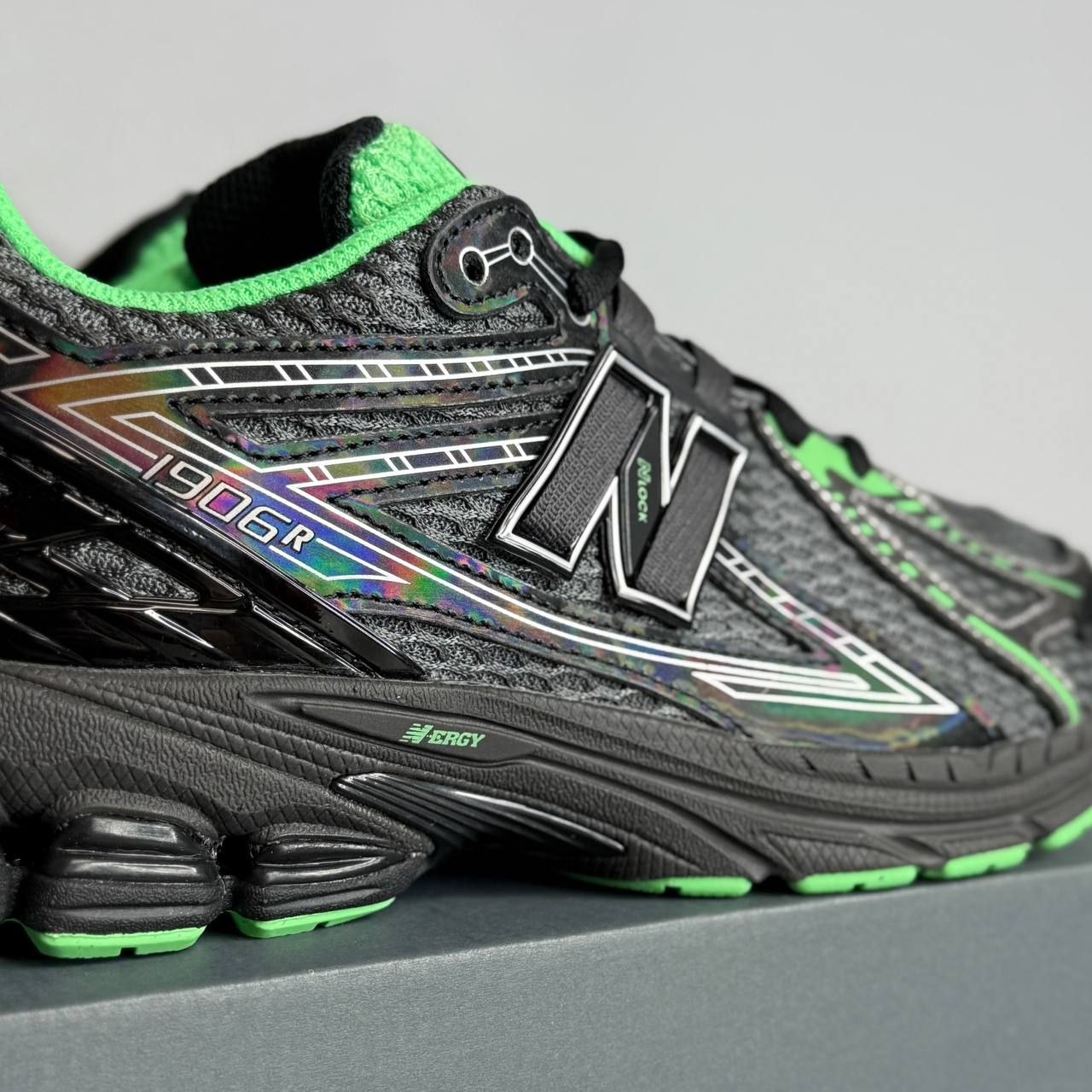 Женские / подростковые кроссовки New Balance 1906R 'Dark Silver Metallic'